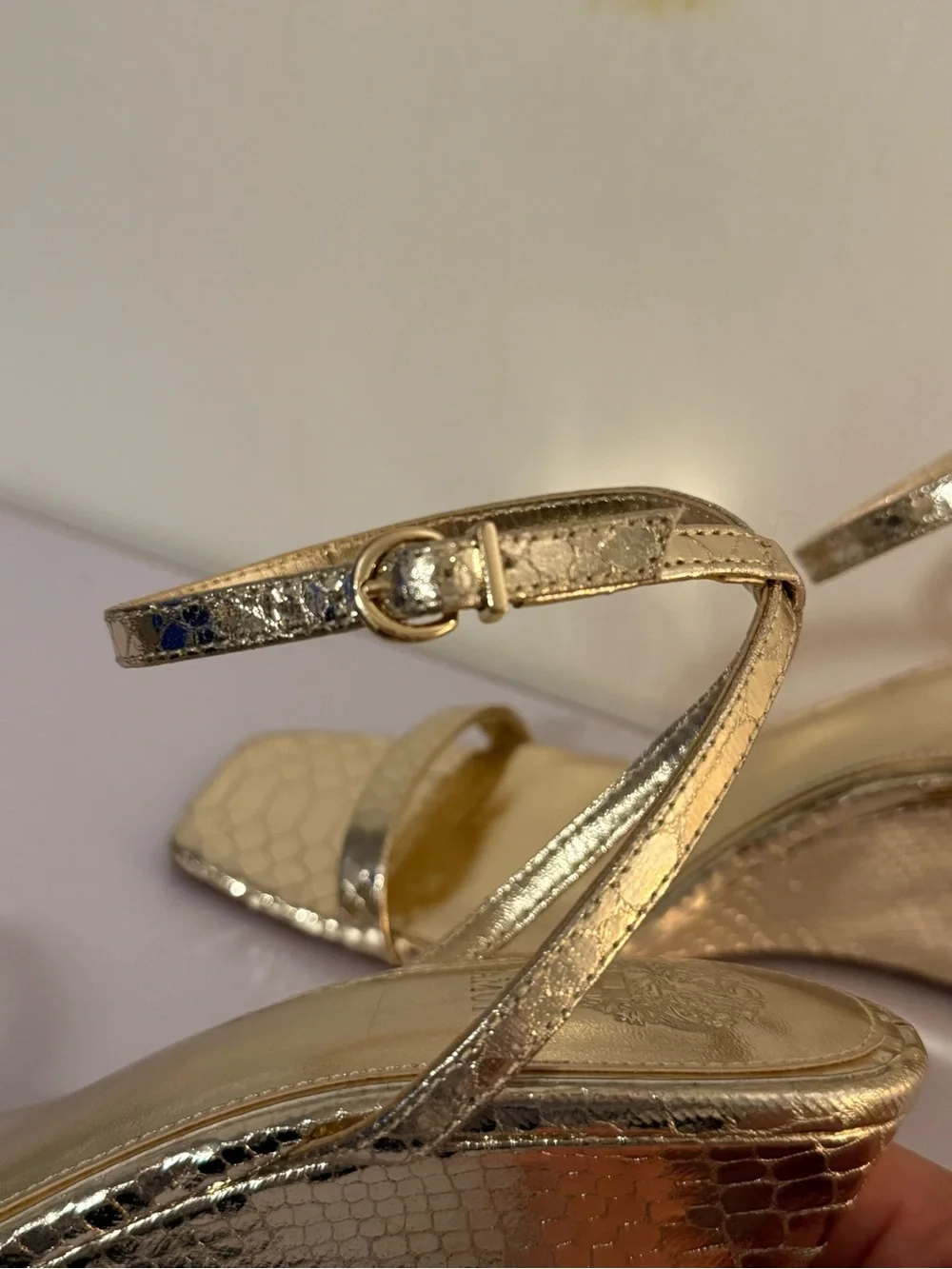 Vince Camuto Gold Metallic Snakeskin Strappy Wedge Heels Size US 8.5 M